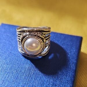 Elegant Silver Pearl Ring
